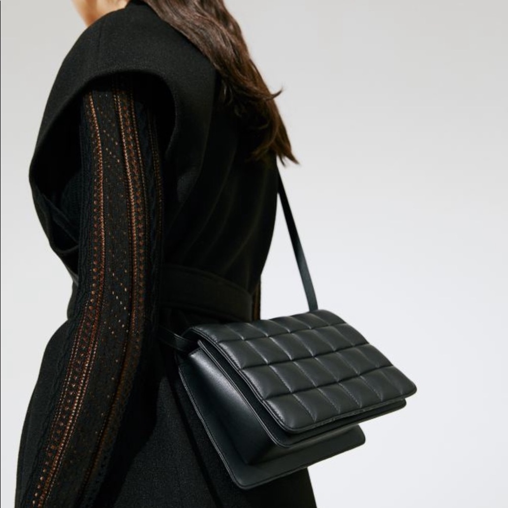 Shoulder bag with flap and iner compartment